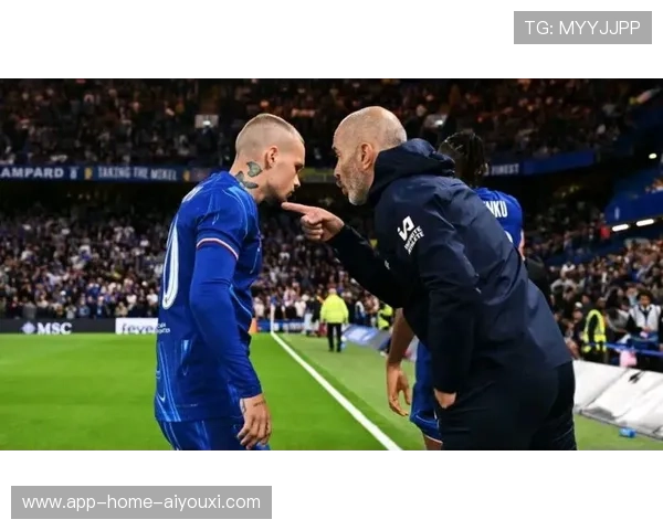 切尔西外线推进迅速，穆德里克抽射偏