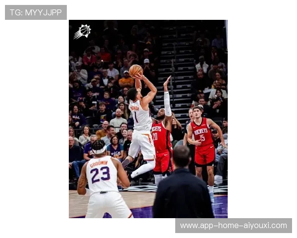 太阳布克突破分球，底角空位稳稳命中